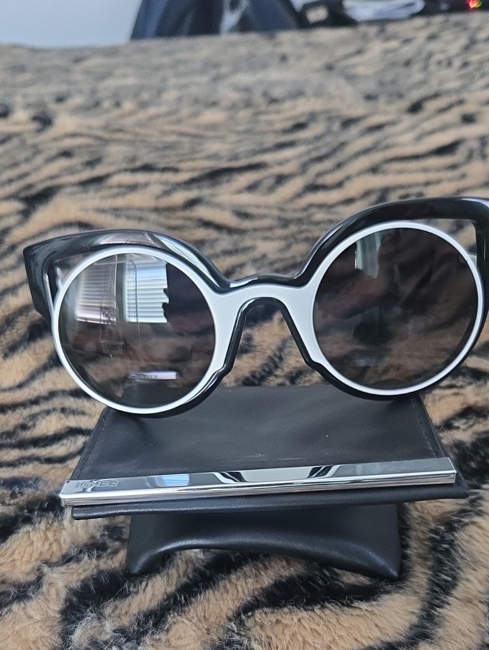 Fendi Black and White Round Women's Sunglasses AUTHENTIC Lady Gaga Wore Same!